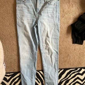 American Eagle light wash skinny jeans